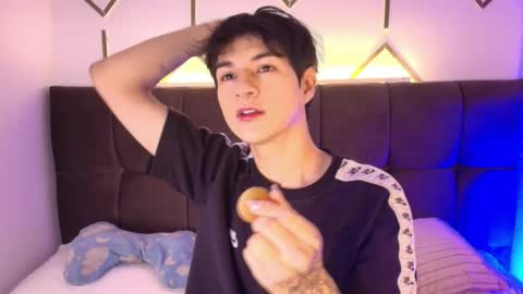 ale_aurarashi online show from 04/11/26, 12:42