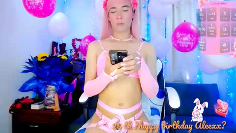 Snapshot of aleexx___ chatting on 09/14/25, 12:15 Alex online show from 09/14/25, 12:15