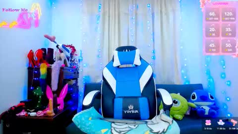 Snapshot of aleexx___ chatting on 10/18/25, 10:38 Alex online show from 10/18/25, 10:38