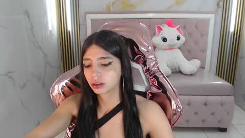 Snapshot of alehp_rose_s chatting on 11/08/25, 01:11 Ale online show from 11/08/25, 01:11