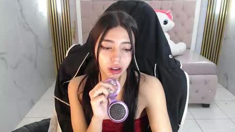 Snapshot of alehp_rose_s chatting on 12/05/25, 01:20 Ale online show from 12/05/25, 01:20