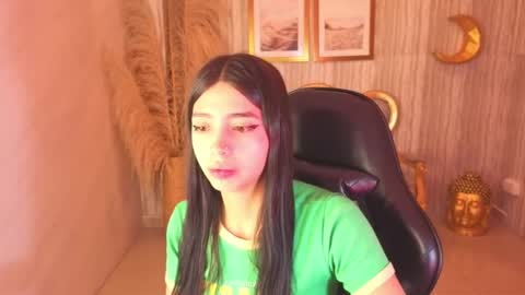 Snapshot of alehp_rose_s chatting on 12/14/25, 01:05 Ale online show from 12/14/25, 01:05