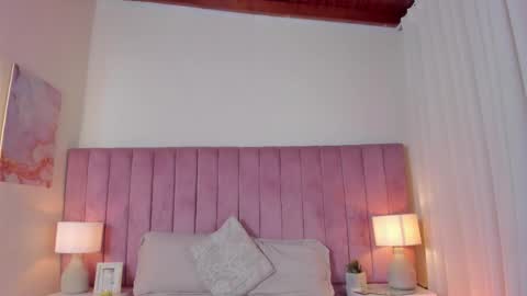 Snapshot of aleja_arango chatting on 10/10/25, 10:20 Alejandra Arango online show from 10/10/25, 10:20