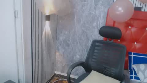 Snapshot of alejandra__hills chatting on 06/11/26, 10:41 online show from 06/11/26, 10:41