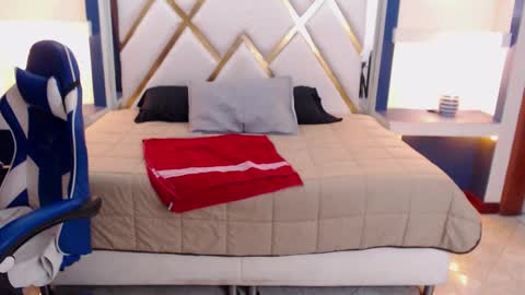 Snapshot of alejandra_dr1 chatting on 11/29/25, 10:13 ALEJANDRA online show from 11/29/25, 10:13