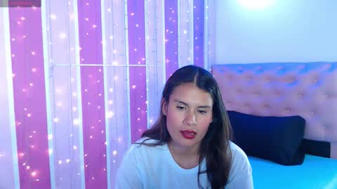 Snapshot of alejandra_dr1 chatting on 12/17/25, 10:27 ALEJANDRA online show from 12/17/25, 10:27