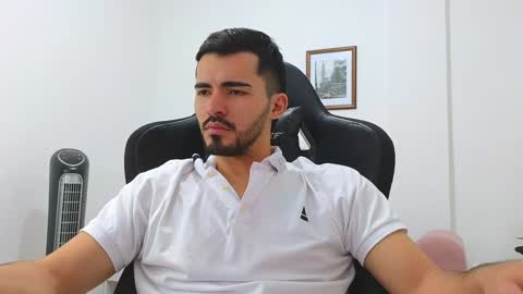 alejandroo_7 online show from 01/11/25, 08:21