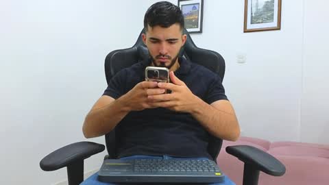 alejandroo_7 online show from 01/25/25, 11:43