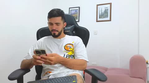 alejandroo_7 online show from 02/01/25, 11:06