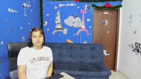 Snapshot of alejita_smithh chatting on 02/04/25, 12:22 zoe and Kataleya online show from 02/04/25, 12:22