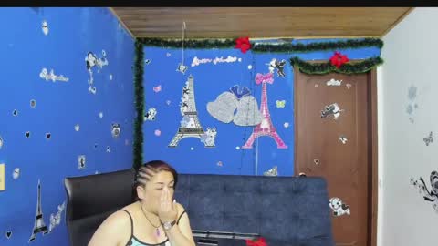 Snapshot of alejita_smithh chatting on 02/08/25, 12:28 zoe and Kataleya online show from 02/08/25, 12:28