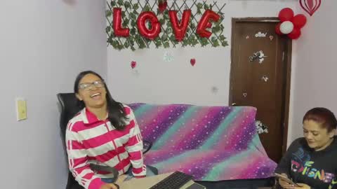 Snapshot of alejita_smithh chatting on 03/05/25, 12:33 zoe and Kataleya online show from 03/05/25, 12:33