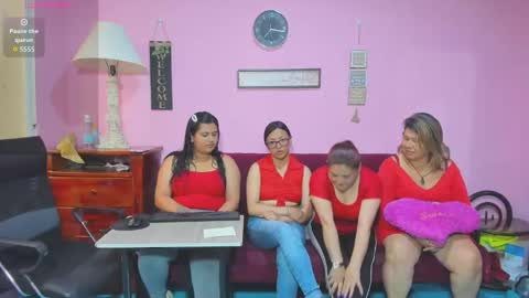 Snapshot of alejita_smithh chatting on 09/15/25, 12:16 zoe and Kataleya online show from 09/15/25, 12:16