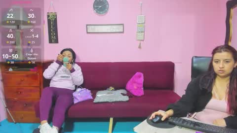 Snapshot of alejita_smithh chatting on 10/16/25, 12:44 zoe and Kataleya online show from 10/16/25, 12:44