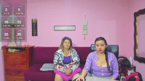 Snapshot of alejita_smithh chatting on 11/18/25, 12:16 zoe and Kataleya online show from 11/18/25, 12:16