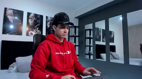 alejo_gray1 online show from 01/15/26, 12:43