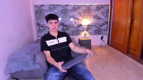 alejo_gray1 online show from 02/19/26, 11:12