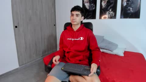 alejo_gray1 online show from 02/26/26, 12:48