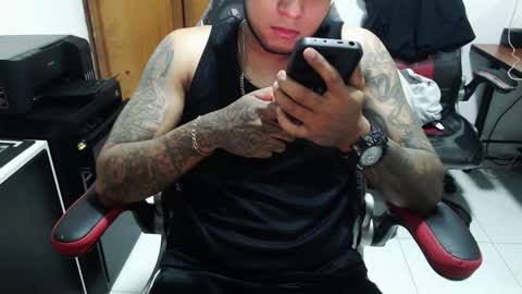 Snapshot of alejoconex6 chatting on 11/16/25, 02:39 Alejo online show from 11/16/25, 02:39