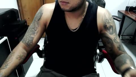 Snapshot of alejoconex6 chatting on 11/17/25, 02:17 Alejo online show from 11/17/25, 02:17