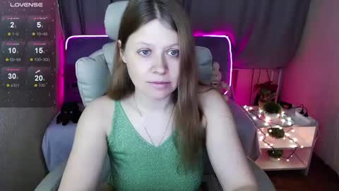 Snapshot of alekasamui chatting on 01/05/25, 03:32 Aleksa online show from 01/05/25, 03:32