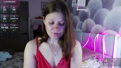 Snapshot of alekasamui chatting on 09/28/25, 01:00 Aleksa online show from 09/28/25, 01:00