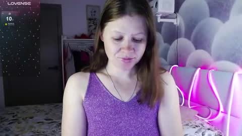 Snapshot of alekasamui chatting on 09/28/25, 09:09 Aleksa online show from 09/28/25, 09:09