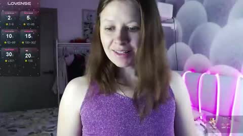 Snapshot of alekasamui chatting on 10/06/25, 10:51 Aleksa online show from 10/06/25, 10:51