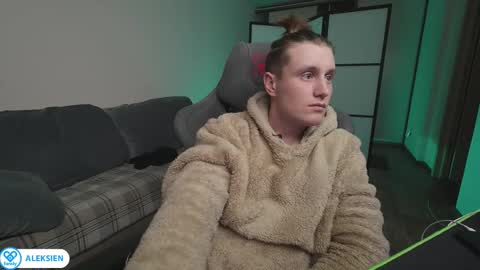 Snapshot of aleks_fisher chatting on 10/16/25, 05:14 Alex and Linar online show from 10/16/25, 05:14