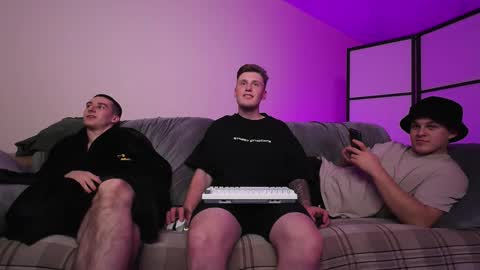 Snapshot of aleks_fisher chatting on 10/25/25, 06:35 Alex and Linar online show from 10/25/25, 06:35