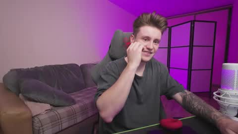 Snapshot of aleks_fisher chatting on 11/10/25, 10:09 Alex and Linar online show from 11/10/25, 10:09