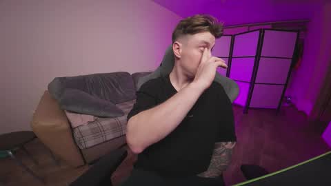 Snapshot of aleks_fisher chatting on 11/16/25, 06:02 Alex and Linar online show from 11/16/25, 06:02