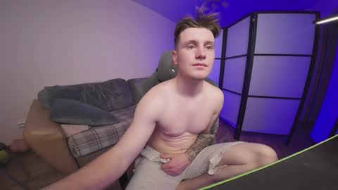 Snapshot of aleks_fisher chatting on 11/19/25, 05:35 Alex and Linar online show from 11/19/25, 05:35