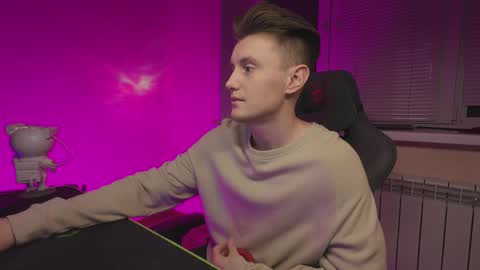 Snapshot of aleks_fisher chatting on 12/15/25, 10:36 Alex and Linar online show from 12/15/25, 10:36