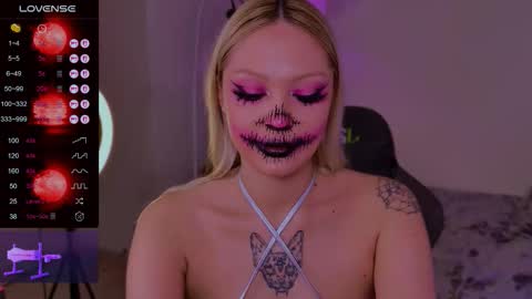 Snapshot of aleksacandy chatting on 10/31/25, 04:02 aleksacandy online show from 10/31/25, 04:02