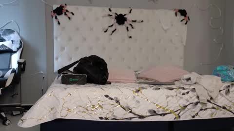 alektra_bryce online show from 10/28/25, 07:38