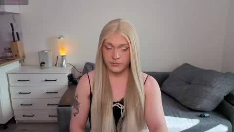 ALENA  INDEPENDENT MODEL online show from 04/22/26, 02:29