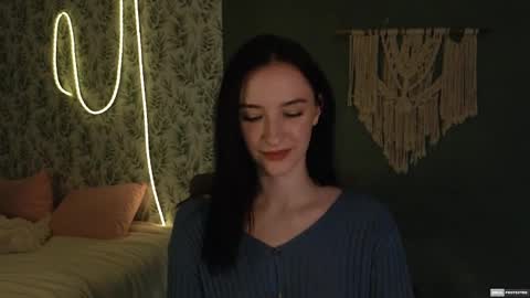 Alena online show from 12/17/24, 12:01