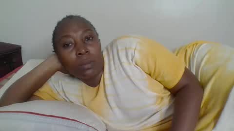 Snapshot of alesha_ chatting on 12/20/25, 07:37 Noreen Kennth and Emilly online show from 12/20/25, 07:37