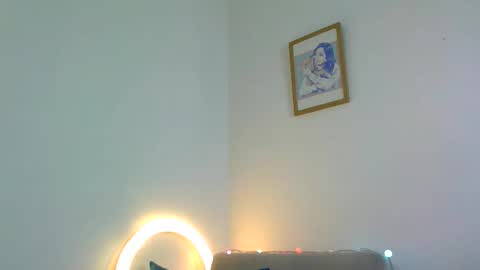 QUEEN OFF MILk  IM BACK  15 NOV online show from 05/23/26, 10:25