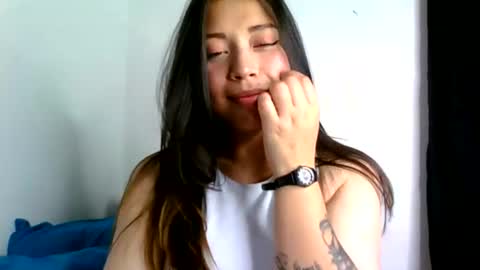Snapshot of aleska_dollx chatting on 06/14/26, 10:23 QUEEN OFF MILk IM BACK 15 NOV online show from 06/14/26, 10:23