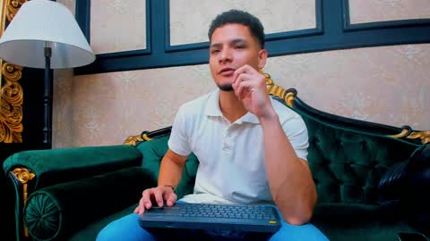 Snapshot of aless_king chatting on 01/10/25, 11:22 Alessandro King online show from 01/10/25, 11:22