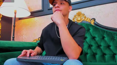 Snapshot of aless_king chatting on 01/18/25, 12:15 Alessandro King online show from 01/18/25, 12:15