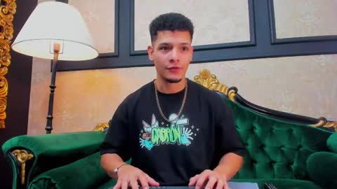 Snapshot of aless_king chatting on 02/18/25, 11:22 Alessandro King online show from 02/18/25, 11:22