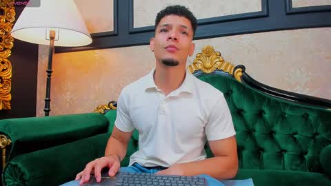 Snapshot of aless_king chatting on 02/22/25, 11:35 Alessandro King online show from 02/22/25, 11:35