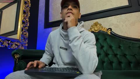 Snapshot of aless_king chatting on 09/28/25, 02:33 Alessandro King online show from 09/28/25, 02:33