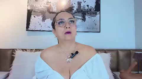 Snapshot of alessandraleroy chatting on 07/04/26, 12:33 Alessandra online show from 07/04/26, 12:33