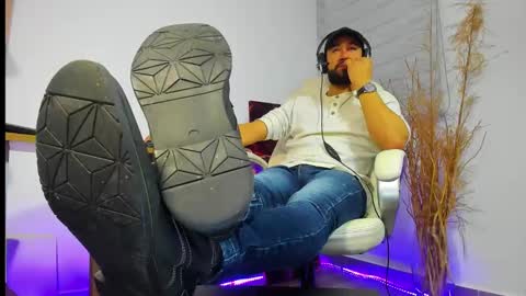 Snapshot of alessandro__wye chatting on 12/02/24, 04:31 ALESSANDRO WYE online show from 12/02/24, 04:31