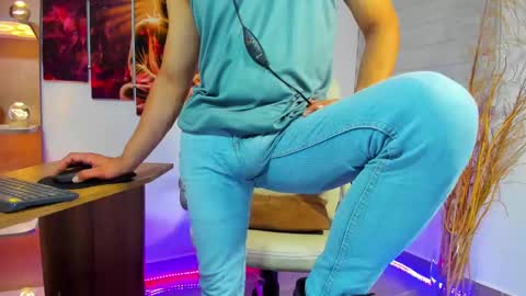 Snapshot of alessandro__wye chatting on 01/08/25, 08:27 ALESSANDRO WYE online show from 01/08/25, 08:27