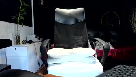 Snapshot of alessandro__wye chatting on 11/03/25, 06:25 ALESSANDRO WYE online show from 11/03/25, 06:25